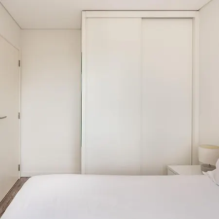 Apartment Joivy Modern 1-bed In Porto